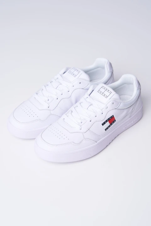 sneakersy-biale-skorzane-tommy-jeans-em0em01443 (1).jpg